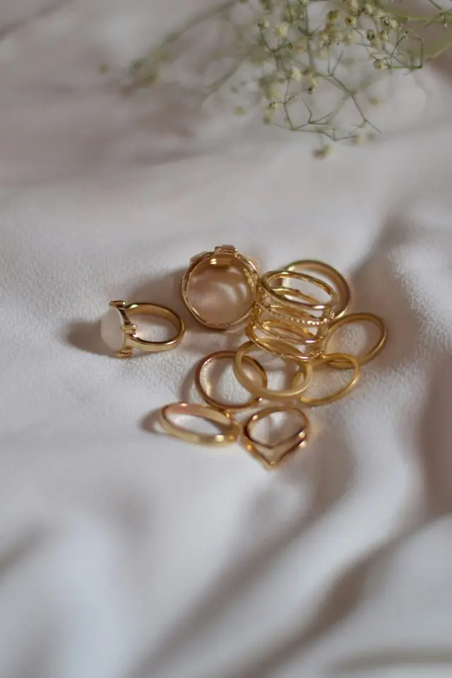 Sammlung goldener Ringe