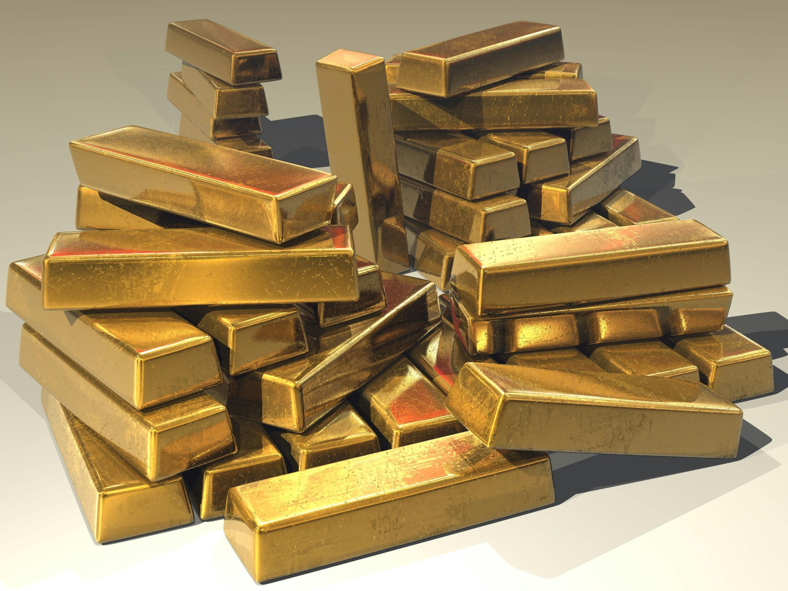 Mehrere Goldbarren übereinandergestapelt